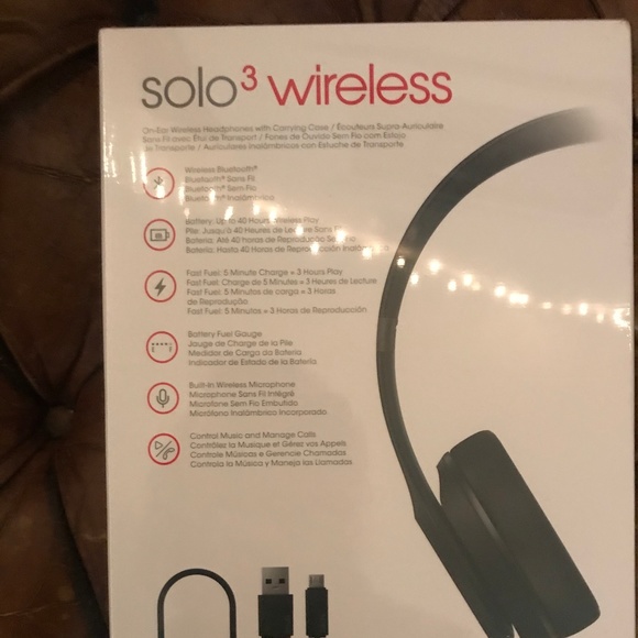 BNIB BeatsSolo3 Wireless Headphones Matte Black - Picture 2 of 3